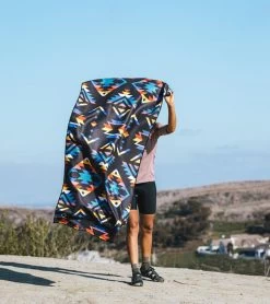 Nomadix Cascades Multi Towel 7 Nomadix Cascades Multi Towel -Swimming Equipment 6935472144552 multi 4a